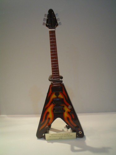 Miniature guitar - guitar, tall)